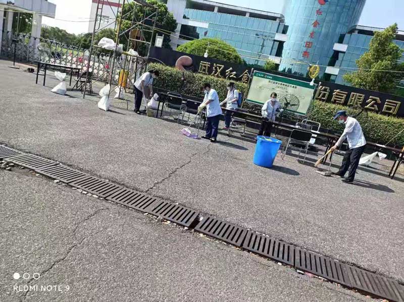 最美物業(yè)人：以廠為家、堅守崗位(圖1)